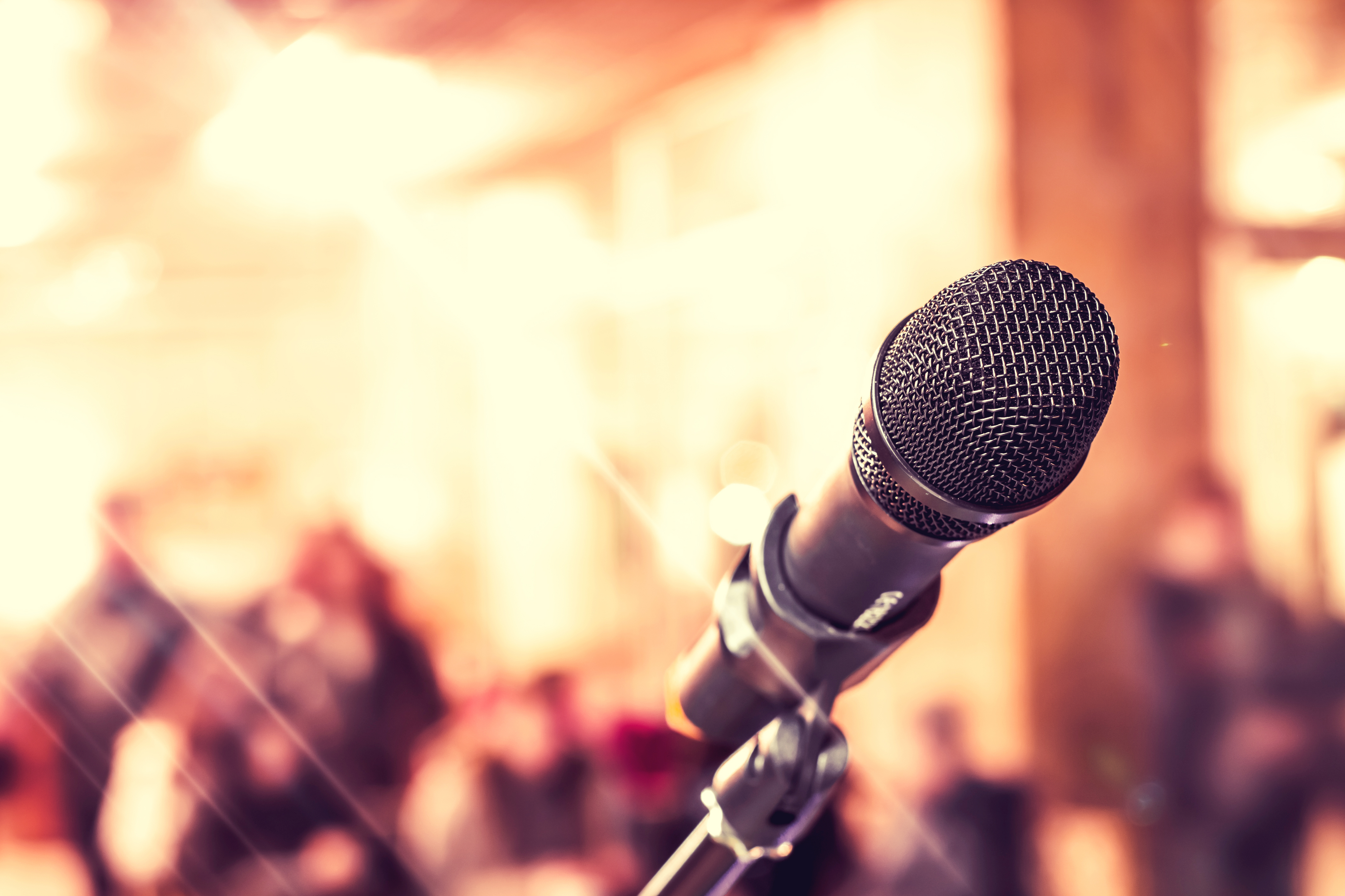 [block][block]? Mic - Dynamic - on stage - blurred BG - shutterstock_347902208